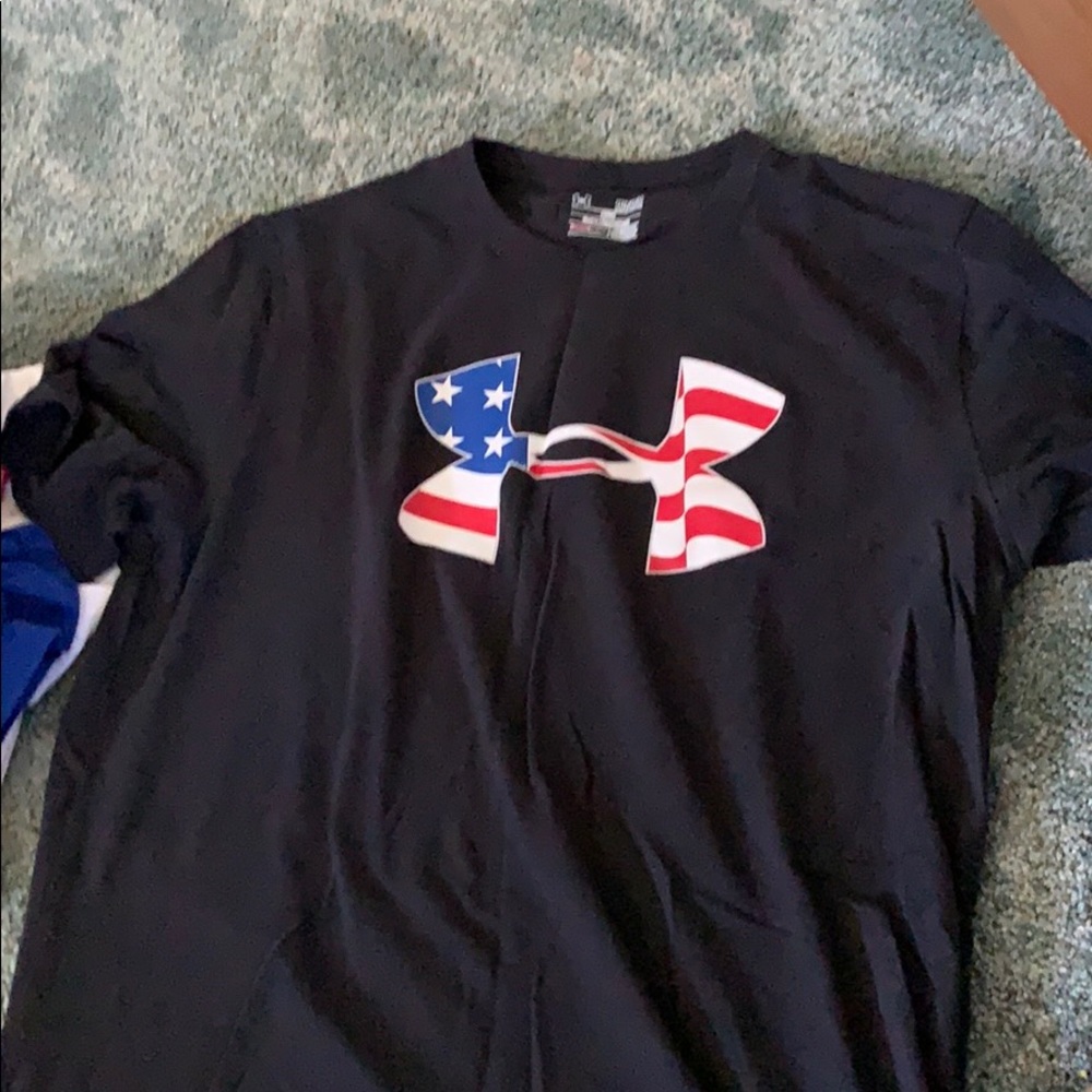 Black under armour t shirt